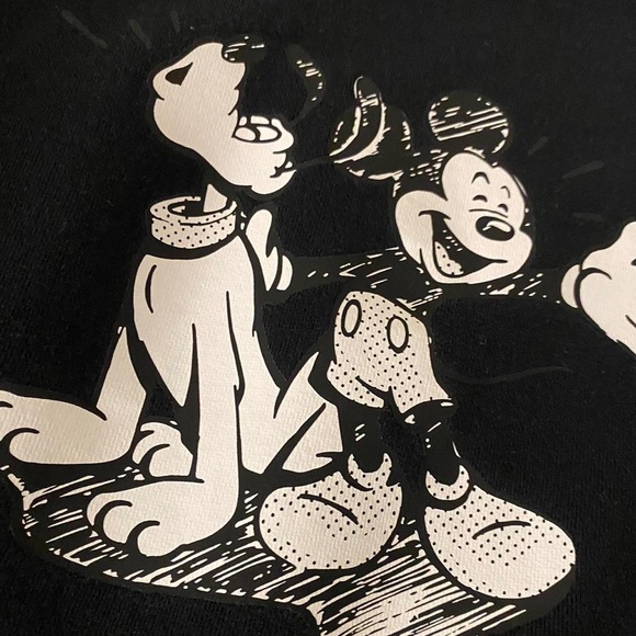 Uniqlo Mickey Mouse sweater - Picture 3 of 6